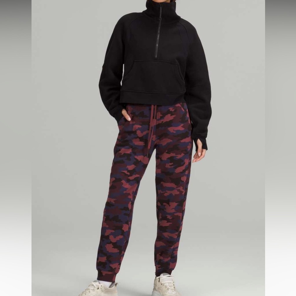 Lululemon Scuba High-Rise Jogger Heritage 365 Camo Smoky Red Night Sea Multi